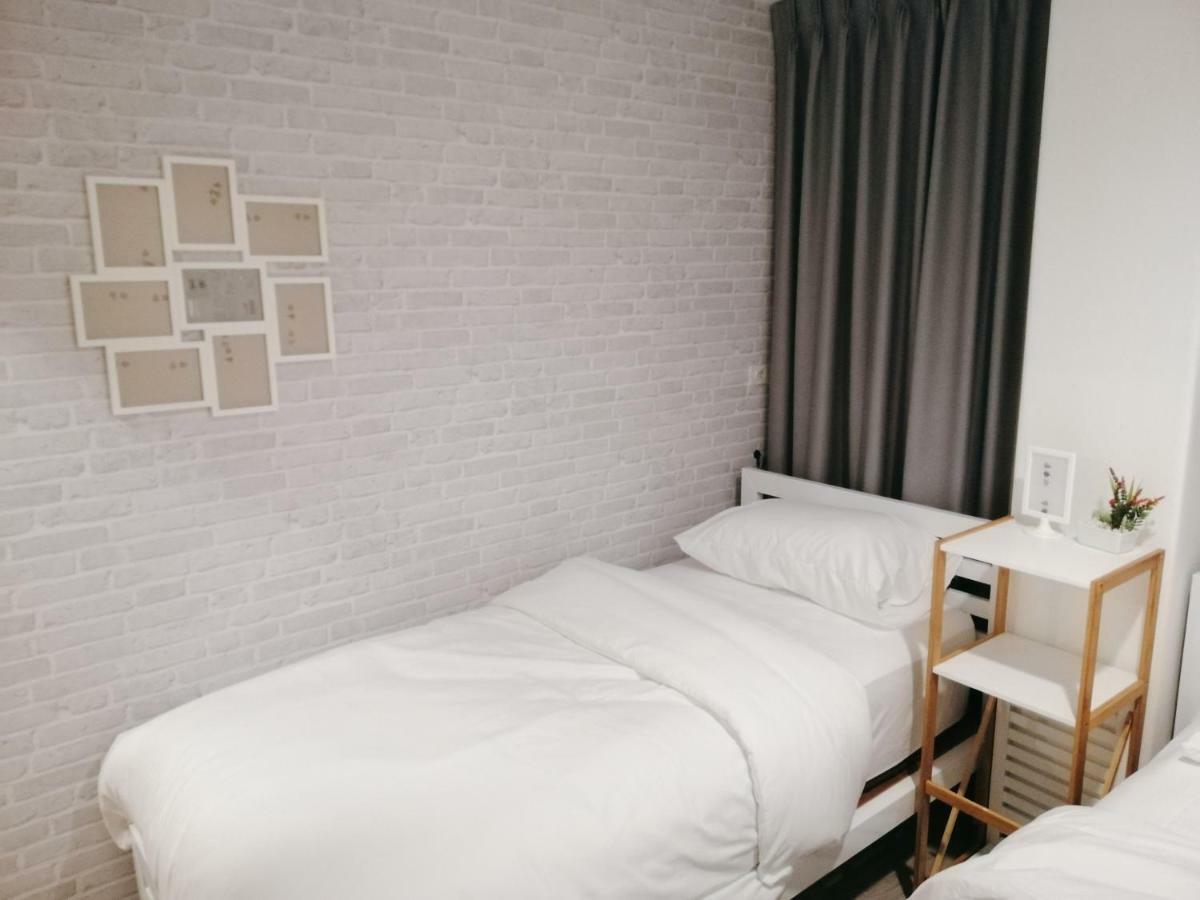 Twin Room with Shared Bathroom